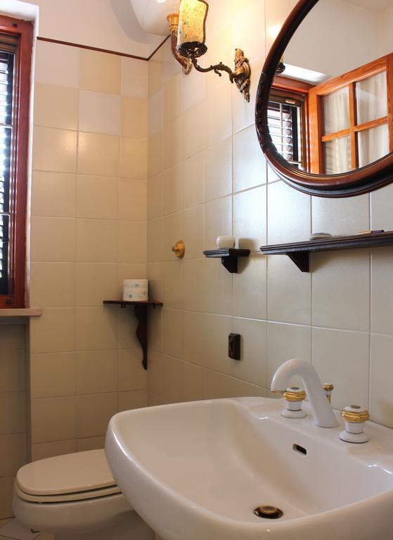 Bed and Breakfast "Lilla" Calci Zimmer foto